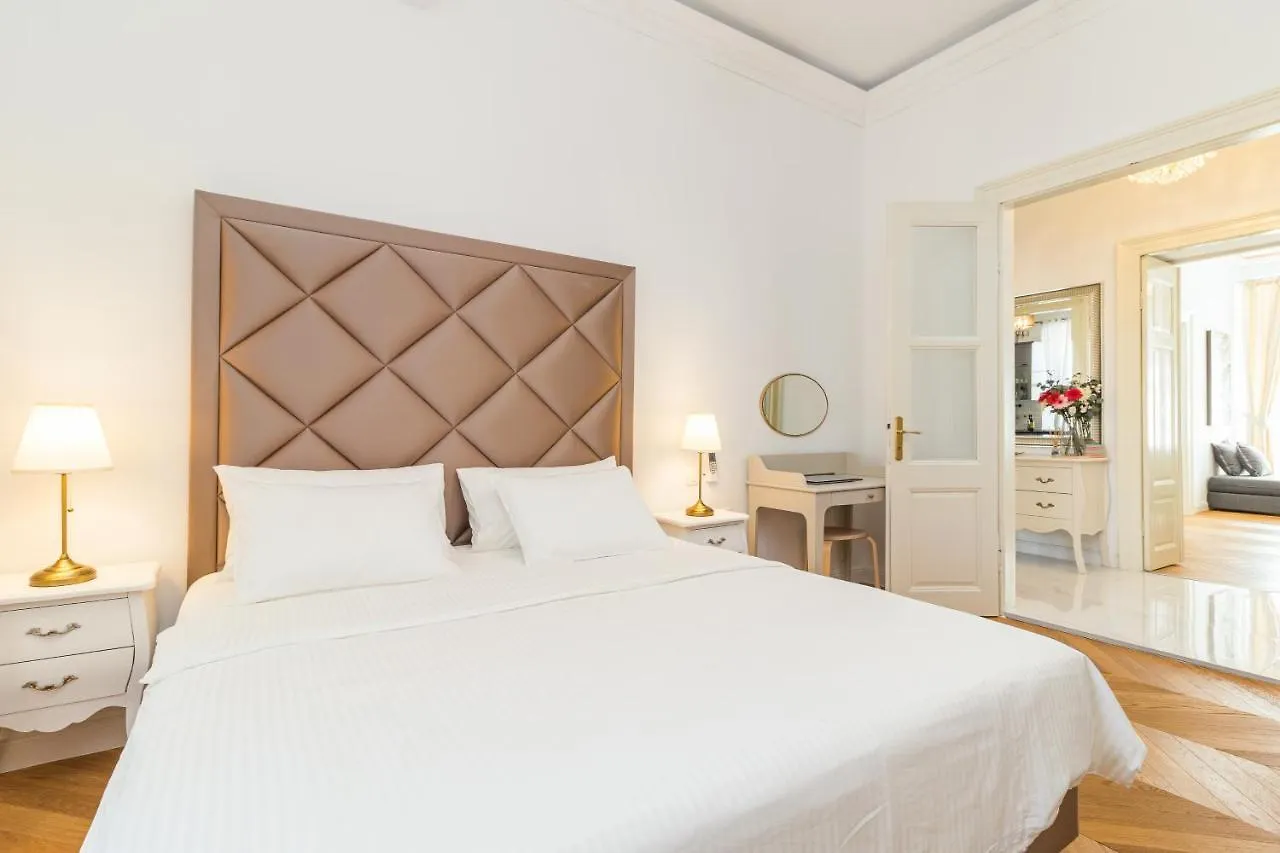Apartment Augier - Elegant & Spacious - City Centre Pula